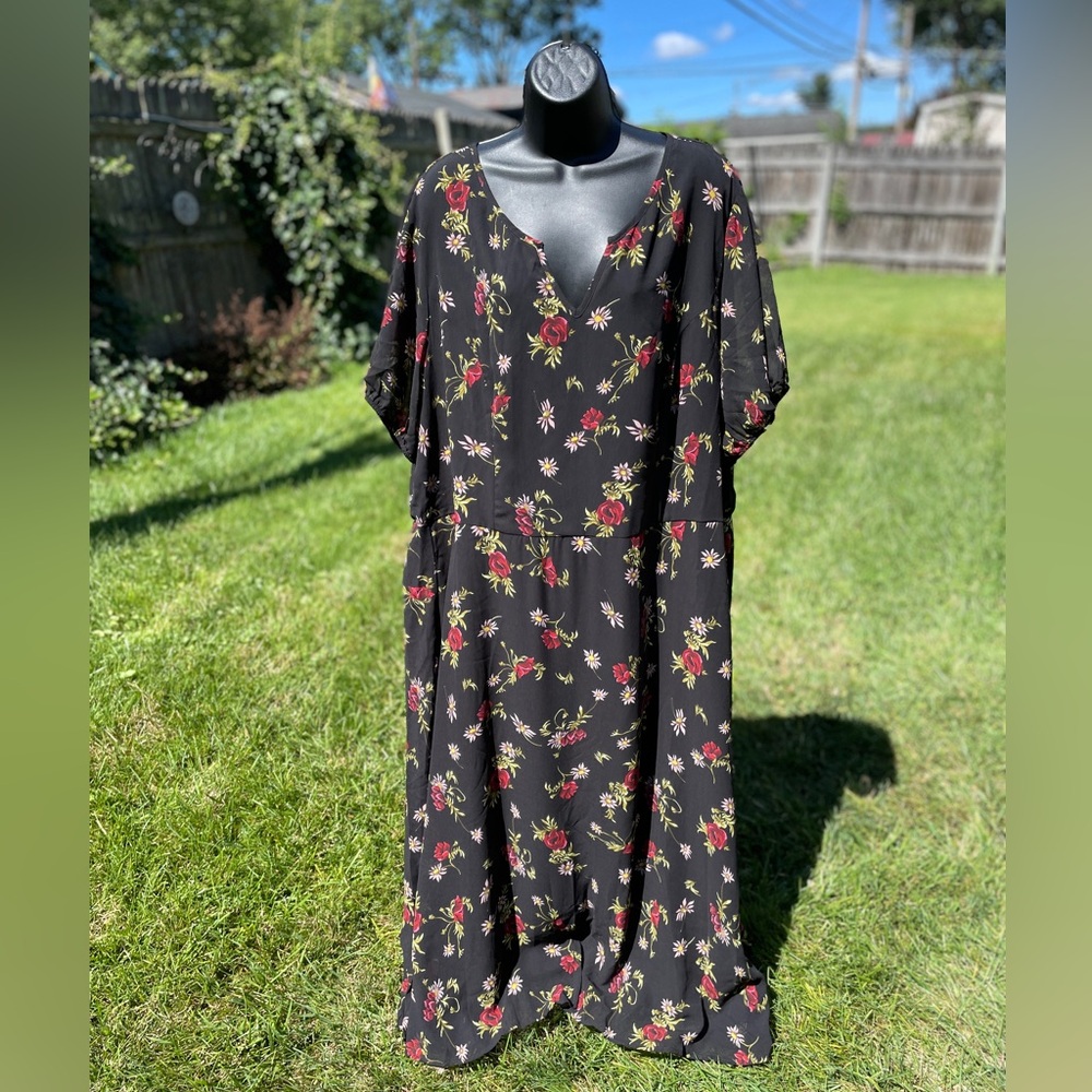 Bloomchic maxi dress size 26 black dark floral rose print grunge goth v neck NWT